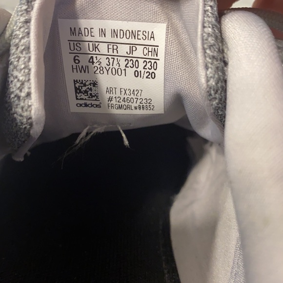 Adidas cloud foam sneaker size 6 - Picture 3 of 4